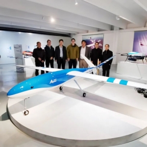 中国商飞考察氢航科技，共推氢动力航空发展