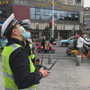 仙游街头启用无人机 高空喊话