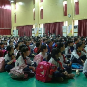无人机“飞”进校园，做一个热爱科学的小飞侠